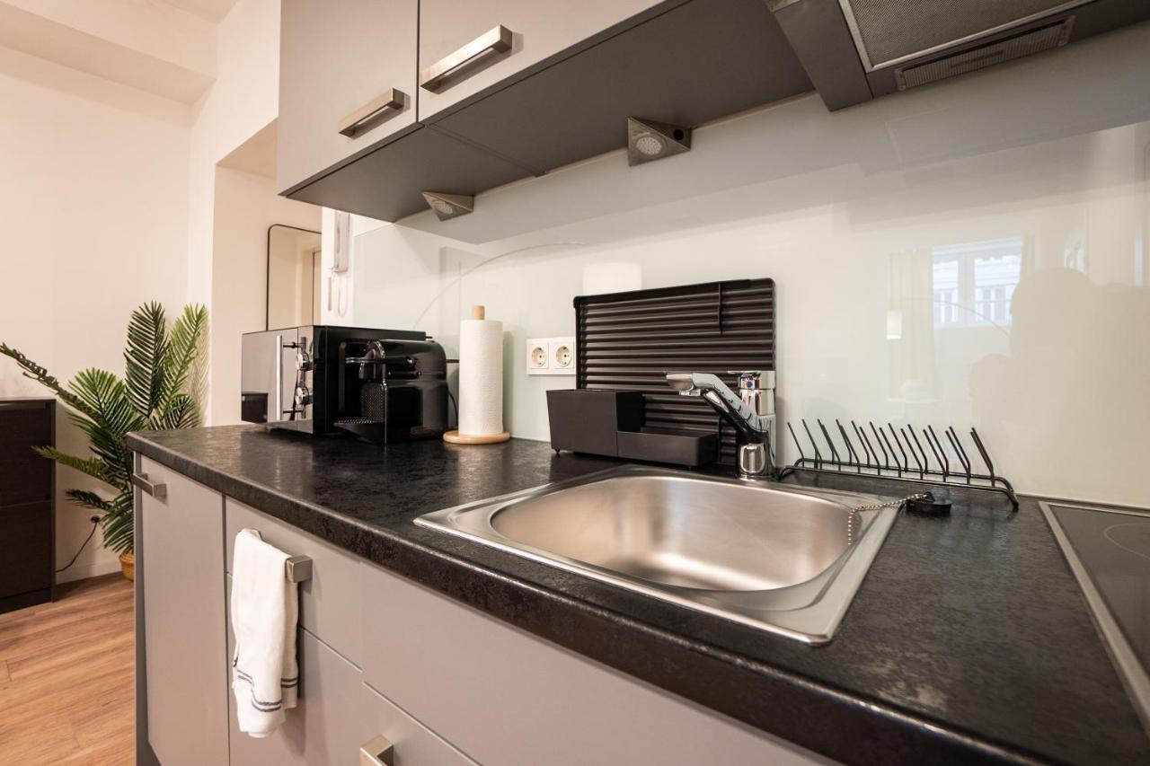 Stylish Apartment With Dedicated Working Space And Super King-Size Bed Located Between City Centre And Donau River Wien Exterior foto